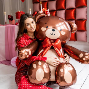 Balon foliowy Miś z serduszkami Z HELEM