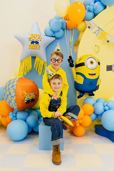 Balon foliowy Minionki Gwiazdka Z HELEM - obrazek 3